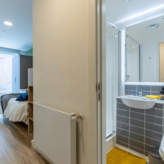 Deluxe En Suite - Image 5